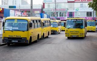 У КИЄВІ ЗУПИНЯЮТЬСЯ 11 РЕЙСІВ МАРШРУТОК