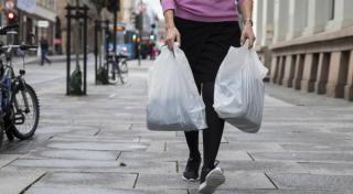 Швеція запровадить податок на пластикові пакети